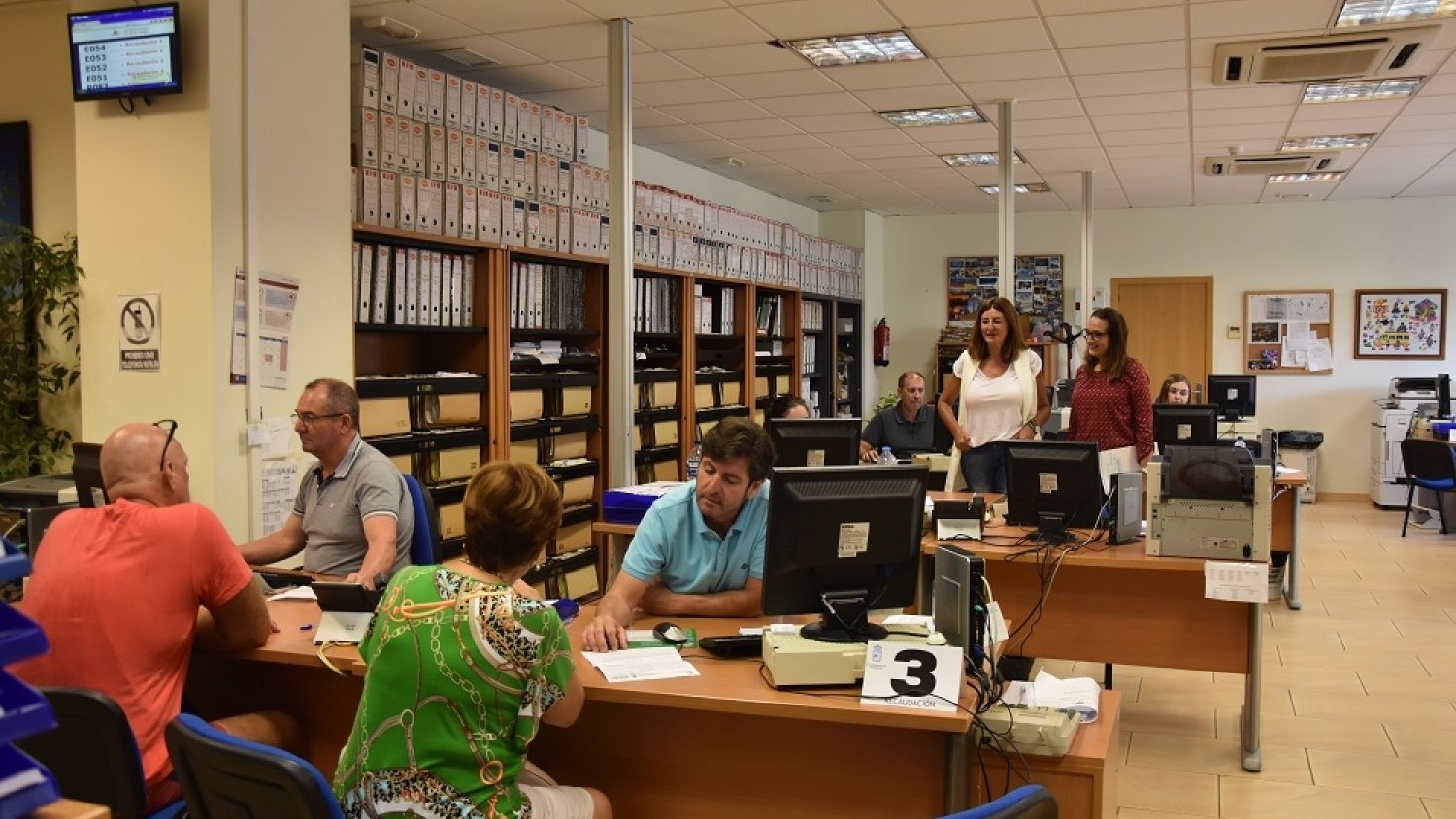 Fuengirola lleva a cabo una campaña informativa para comunicar que el pago de los impuestos en periodo voluntario permitirá una ayuda del 30% de descuento