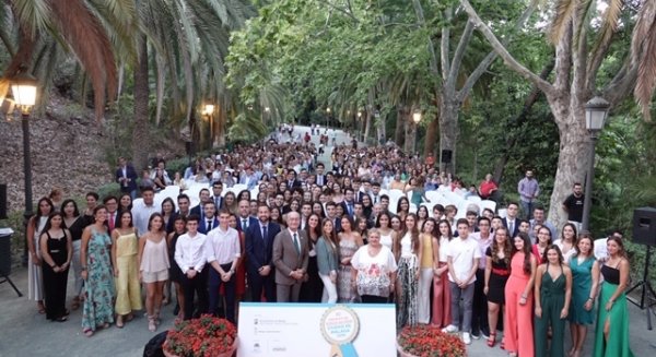 El Ayuntamiento entrega los ‘XI Premios de Educación’ a los 93 mejores expedientes de ESO y Bachillerato de la ciudad de Málaga