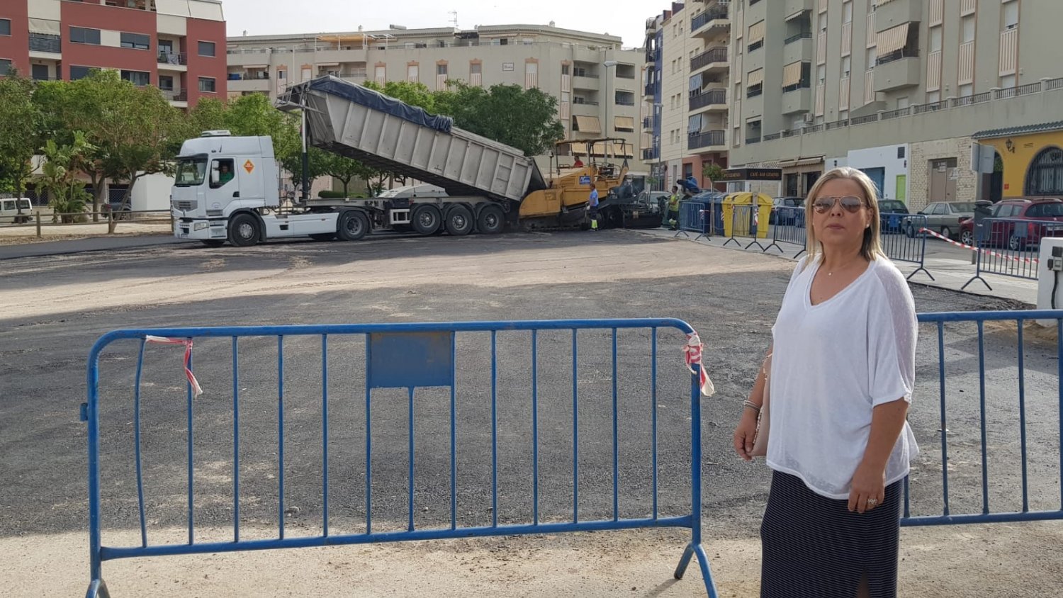 El Ayuntamiento de Vélez-Málaga ejecuta mejoras en la zona ambulante del mercadillo para ampliar la zona asfaltada