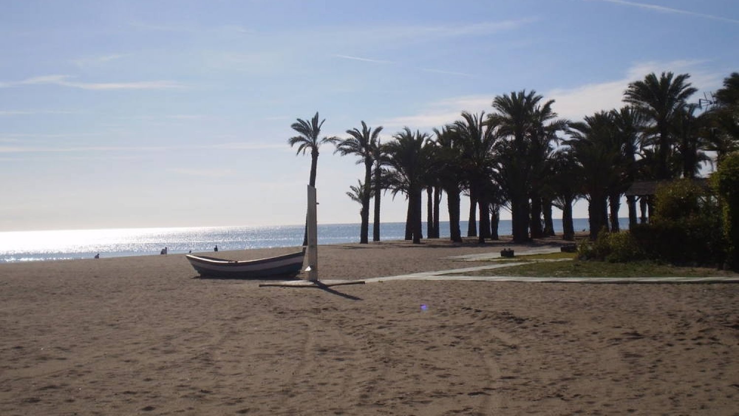 Torremolinos habilita cuatro zonas de baño para personas con movilidad reducidas en las playas de la Carihuela, El Bajondillo, Playamar y Los Álamos