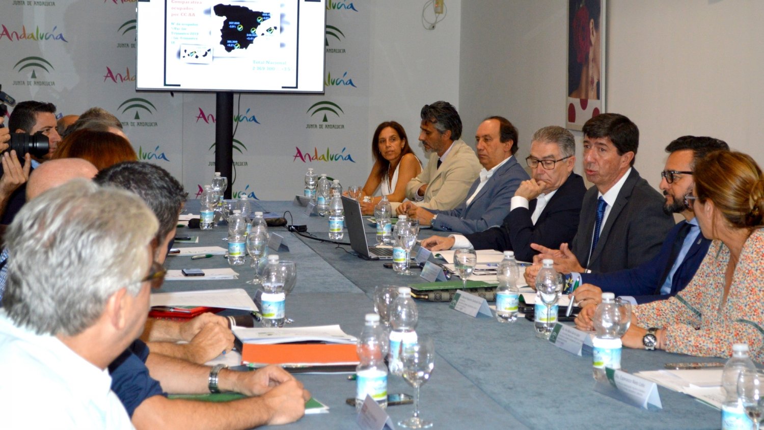 Marín anuncia la futura puesta en marcha de un plan de empleo del sector turístico junto a empresarios y sindicatos