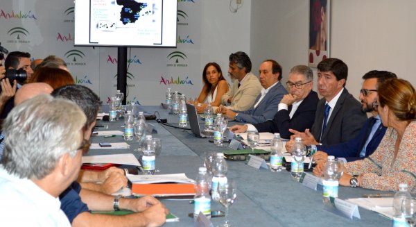 Marín anuncia la futura puesta en marcha de un plan de empleo del sector turístico junto a empresarios y sindicatos