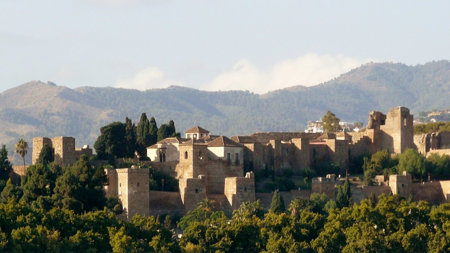 Urbanismo acomete trabajos de conservación y mantenimiento del conjunto monumental Alcazaba-Gibralfaro