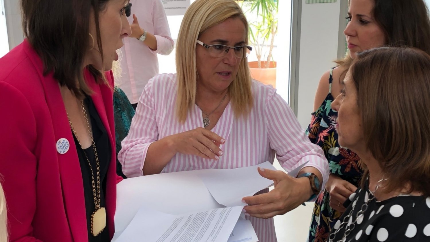 Ana Mula muestra su apoyo a la reivindicación de AFA de concertar las plazas de su centro de día