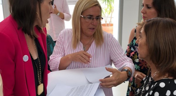Ana Mula muestra su apoyo a la reivindicación de AFA de concertar las plazas de su centro de día