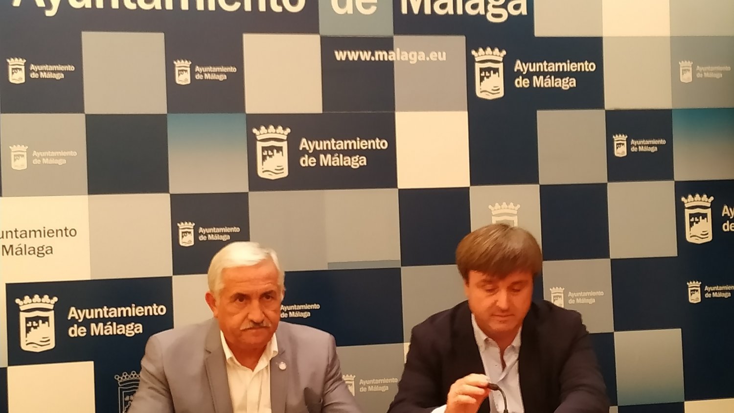 El Ayuntamiento refuerza el dispositivo de vigilancia de los 'taxis piratas' y multará con 2.760 euros a reincidentes