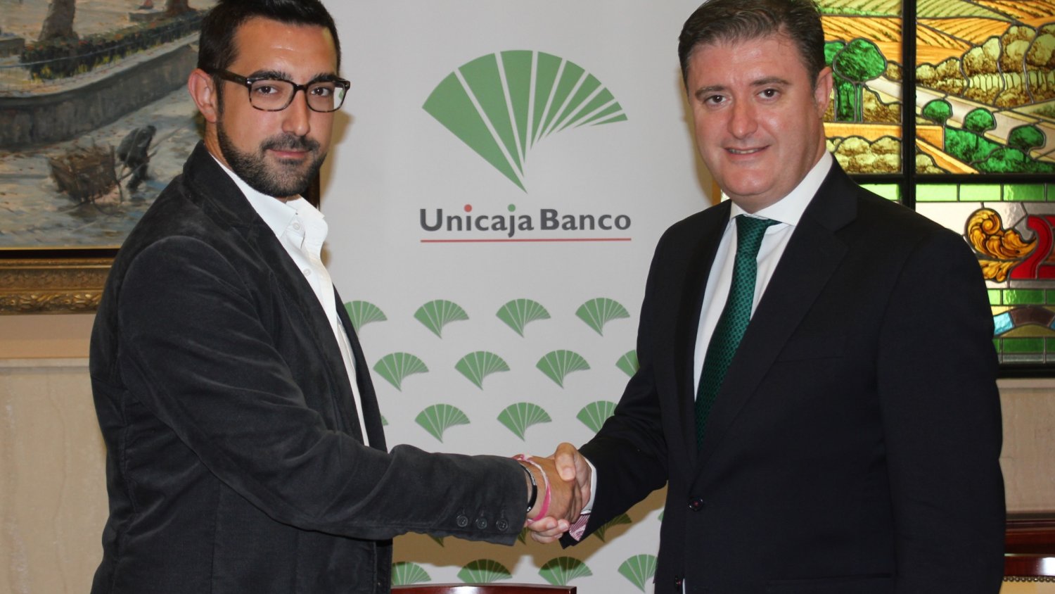 Unicaja Banco reafirma un año más su respaldo a los empresarios y comerciantes de Antequera pertenecientes a la asociación ACIA