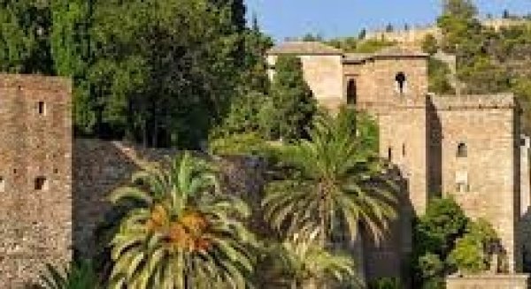 El Ayuntamiento de Málaga restaura los lienzos de la muralla del Castillo de Gibralfaro