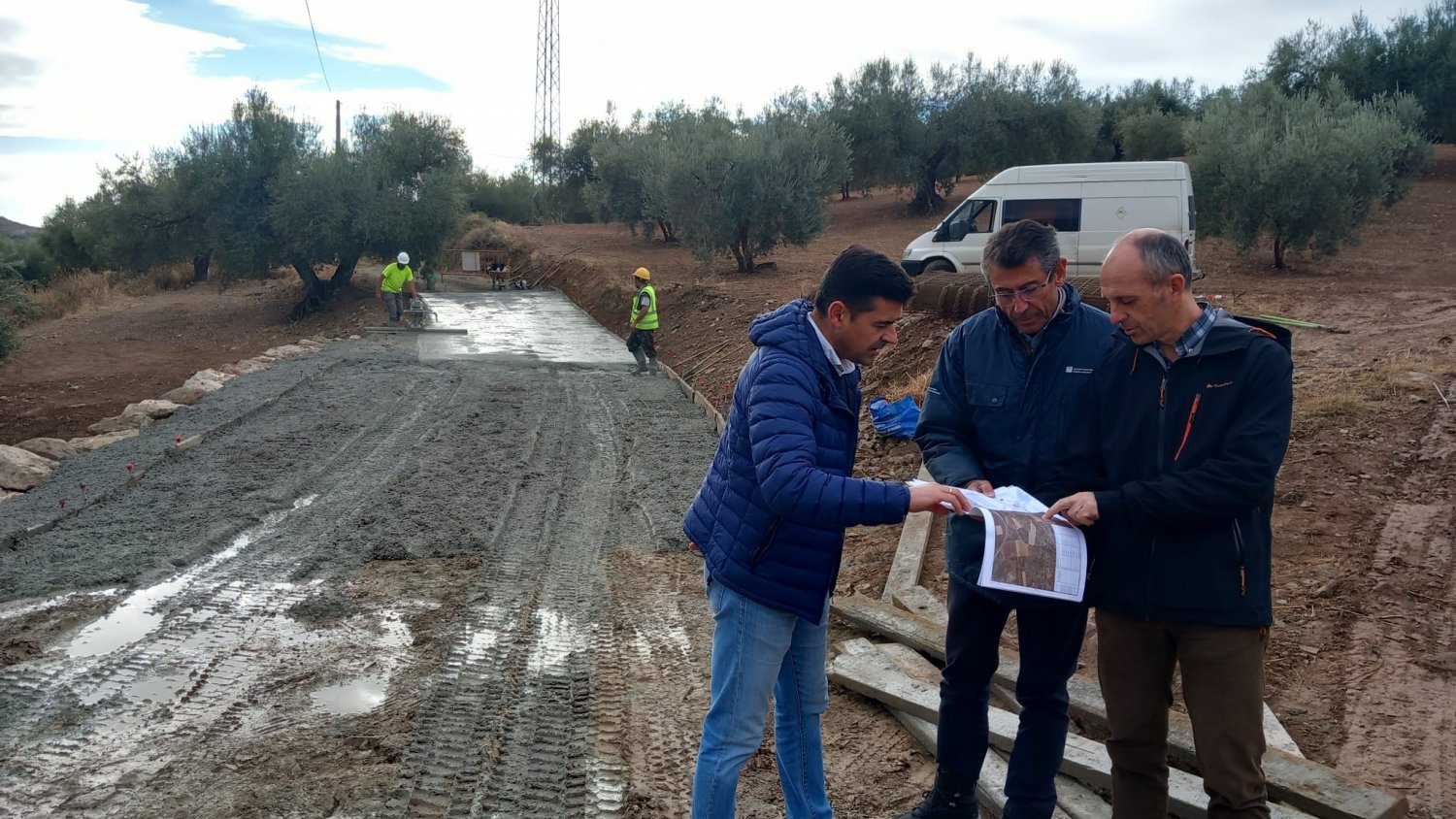 La Junta inicia la ejecución de dos caminos rurales en Riogordo