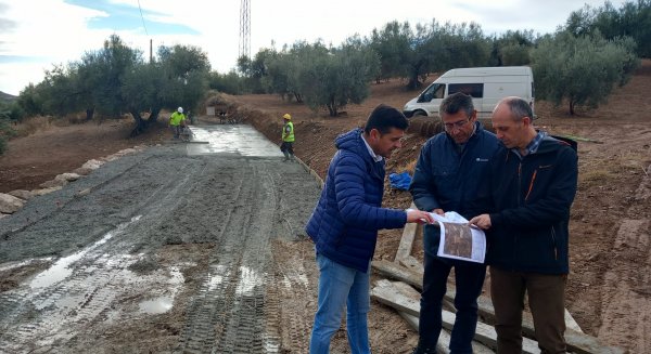 La Junta inicia la ejecución de dos caminos rurales en Riogordo