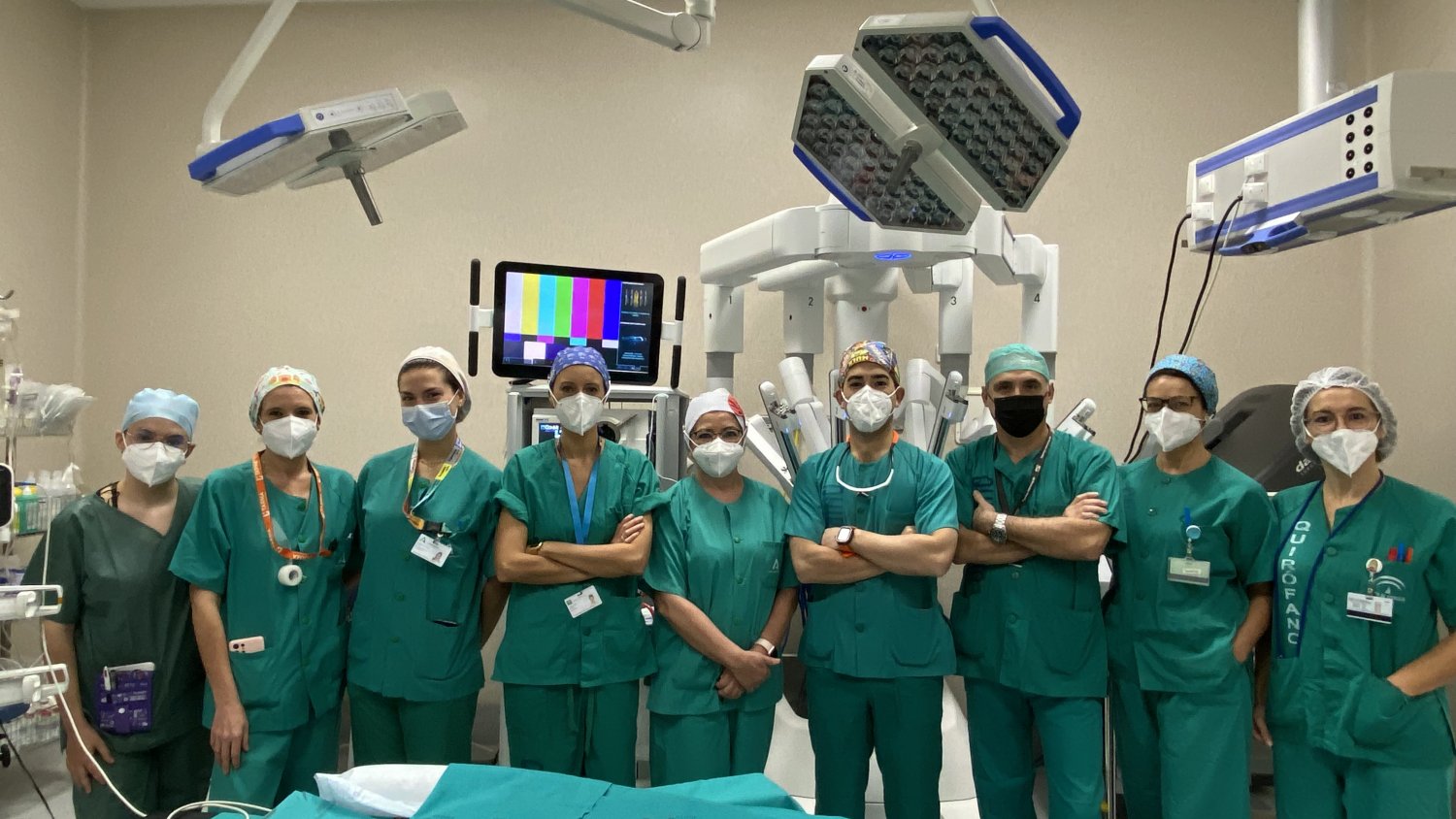 Profesionales del Hospital Regional de Málaga realizan la primera intervención con el robot Da Vinci
