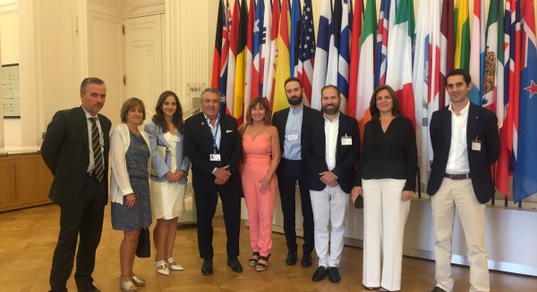 Vélez Málaga participa en la OCDE para explicar su proyecto de recuperación de playas 'Brick-Beach'