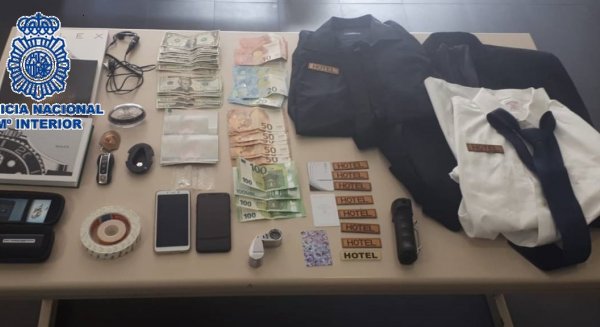 La Policía Nacional detiene a un hombre que se hacía pasar por botones para desvalijar a clientes de hoteles en la costa malagueña