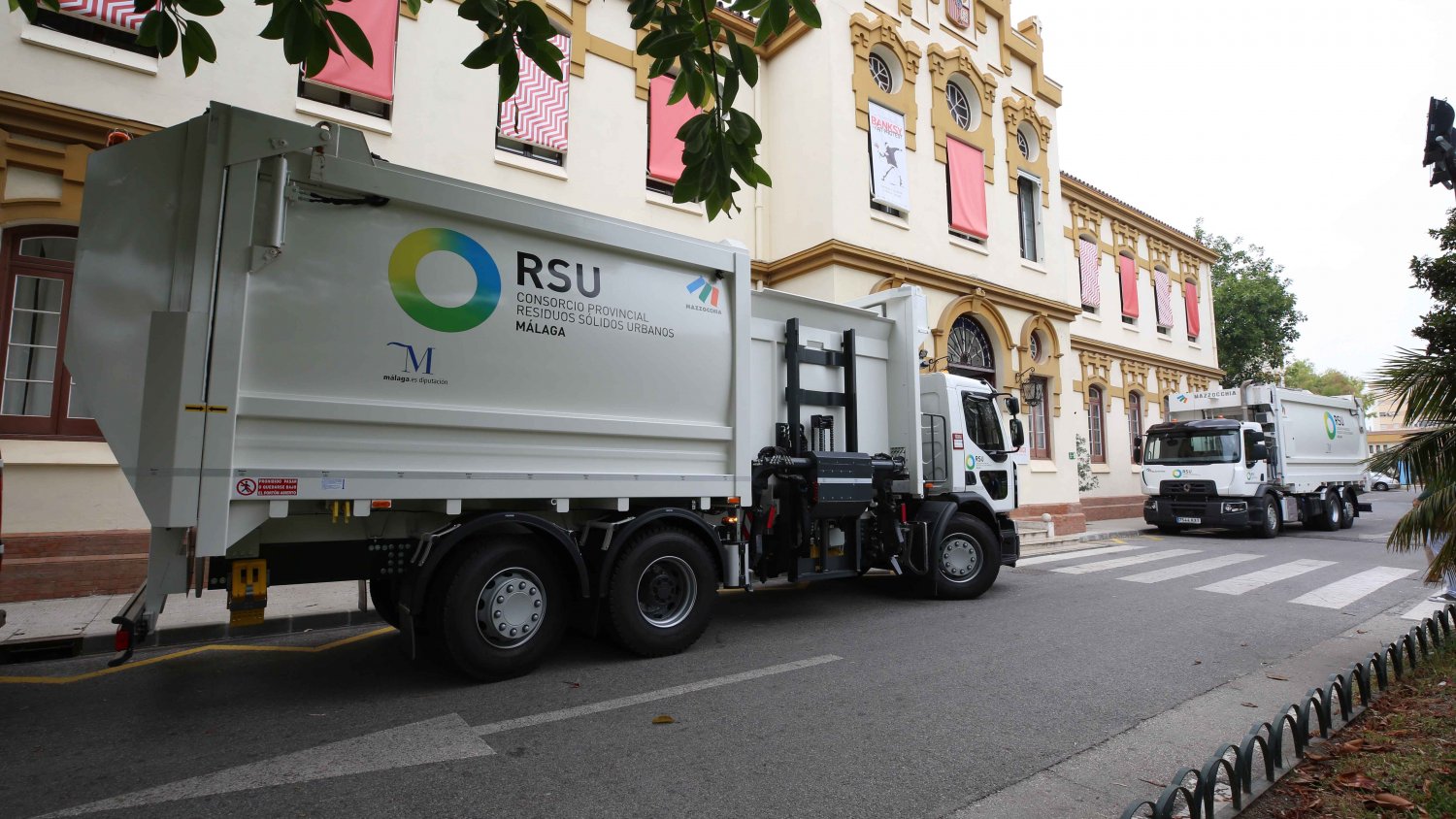 La Diputación invierte 1,4 millones de euros en siete nuevos camiones para mejorar la recogida de residuos urbanos