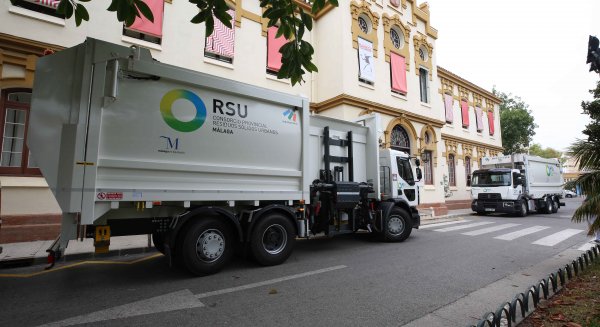 La Diputación invierte 1,4 millones de euros en siete nuevos camiones para mejorar la recogida de residuos urbanos
