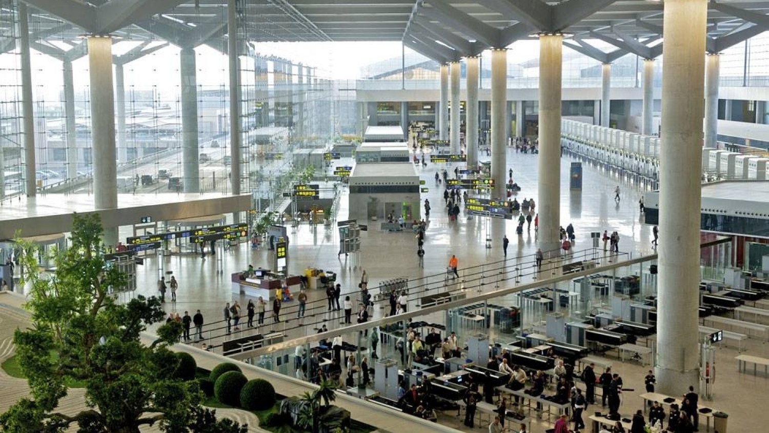 CCOO convoca paros en el servicio de ayuda a pasajeros con movilidad reducida en el Aeropuerto de Málaga los días 17,18 y 21 de julio