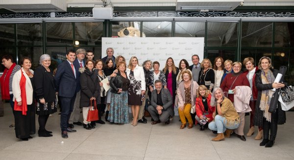 La asociación contra el cáncer entrega sus galardones anuales y presenta la campaña “8 Historias Contra el Cáncer”