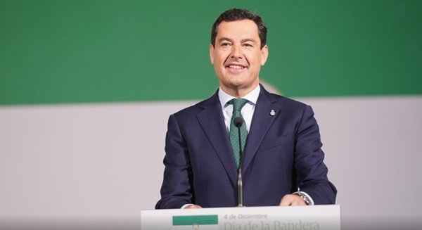 Moreno: “Quiero que las manos que agarran esta bandera sean las que levanten Andalucía