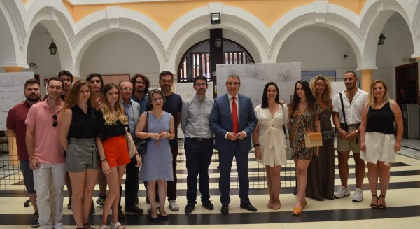 El Ayuntamiento de Rincón de la Victoria expone los proyectos de la Escuela de Arquitectura de Málaga sobre la mejora de la movilidad en el centro urbano