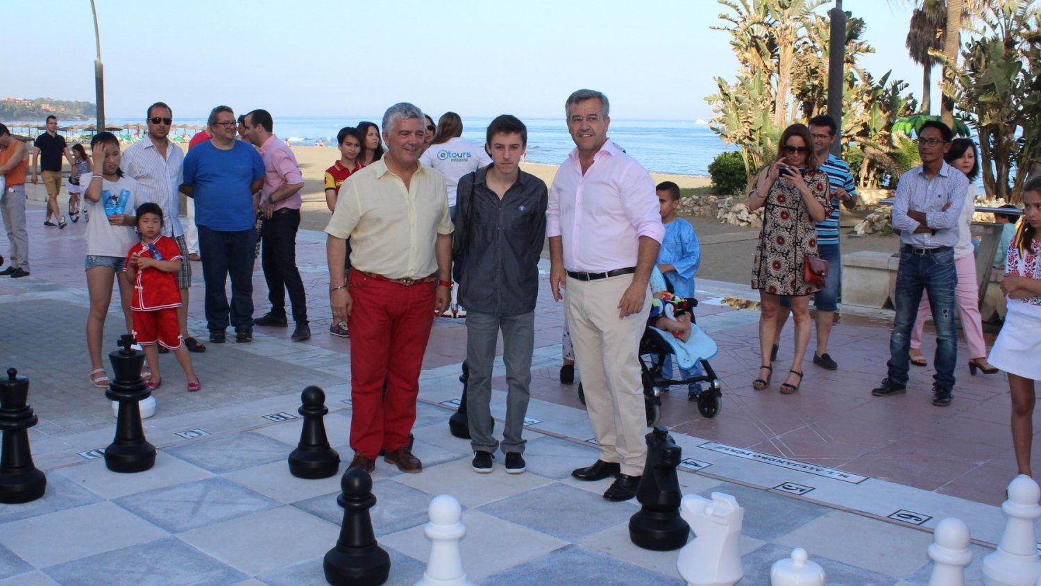 El Ayuntamiento de Estepona organizará partidas de ajedrez gratuitas en los tableros del Paseo Marítimo