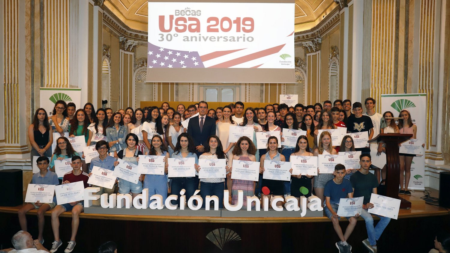 Fundación Unicaja hace entrega de sus 80 ‘Becas USA 2019’ para la inmersión lingüística que beneficiarán a alumnos de entre 14 y 17 años