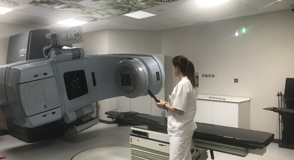 El Hospital Regional de Málaga pone en marcha el tercer acelerador lineal, que tratará a más de 500 pacientes al año