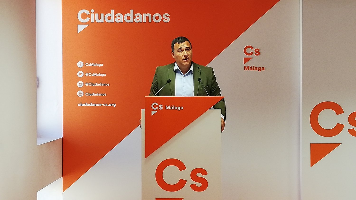 White (Cs) anuncia que un nuevo decreto sobre instalaciones e industrias diversificará la economía malagueña