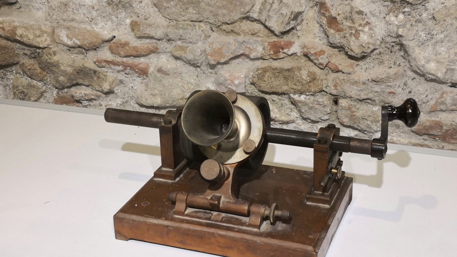 El Museo Interactivo de la Música muestra como pieza del mes un fonógrafo de Edison