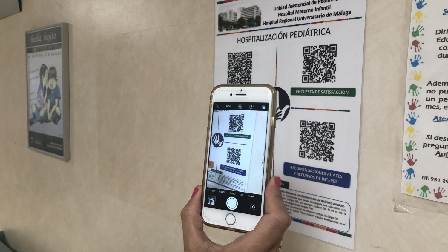 El Hospital Materno Infantil instala cartelería informativa con códigos QR que incluyen manuales de acogida y recomendaciones al alta
