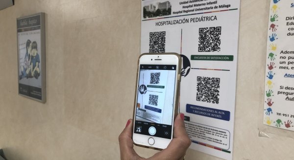 El Hospital Materno Infantil instala cartelería informativa con códigos QR que incluyen manuales de acogida y recomendaciones al alta