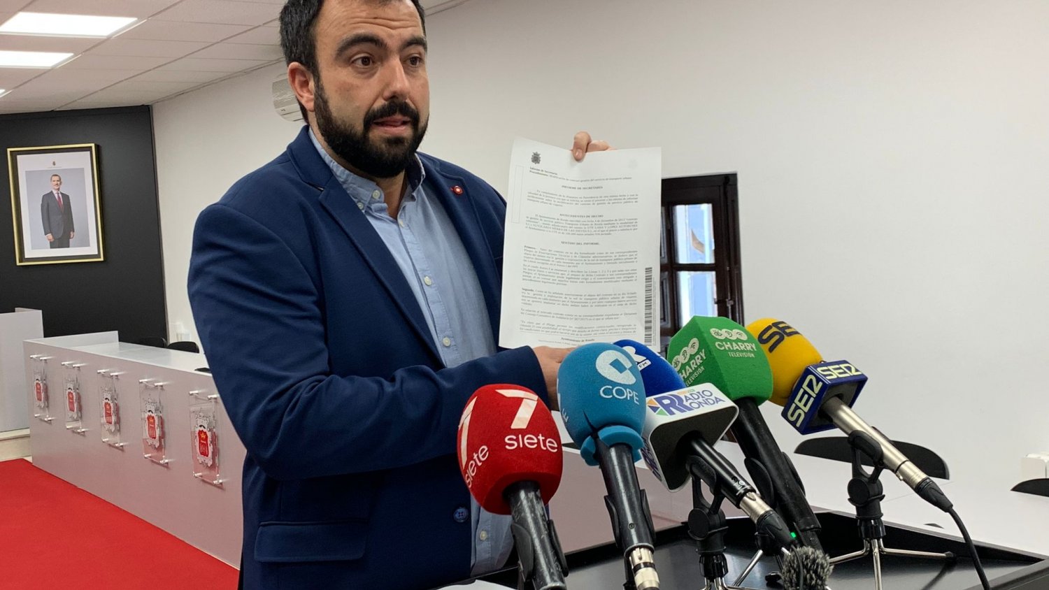 Ronda denuncia que la empresa de transporte ha dejado de prestar el servicio en tres de sus líneas
