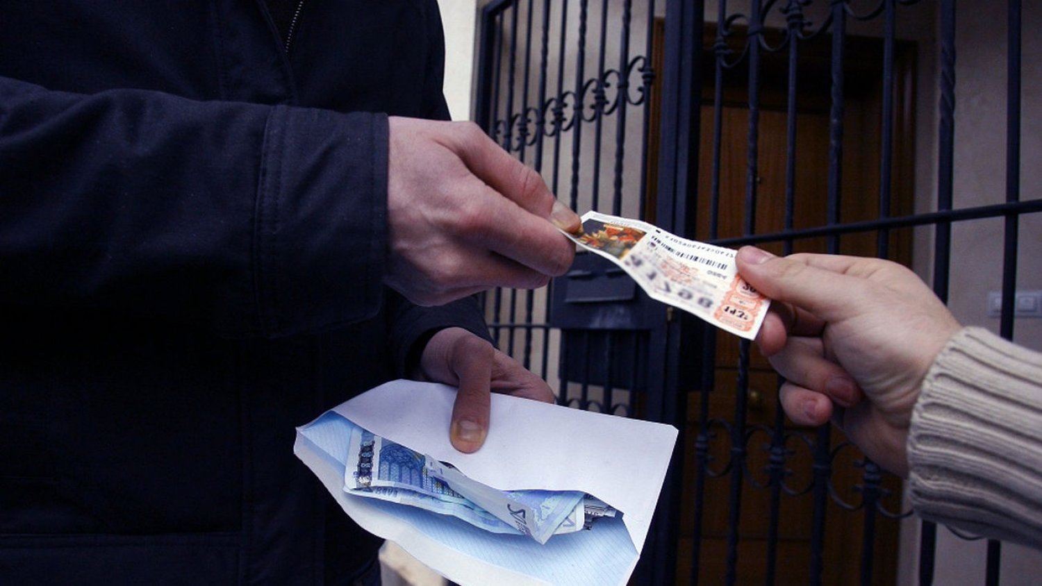 La Policía Nacional a dos personas por estafar mediante el timo del “tocomocho” más de 14.000€ a sus víctimas