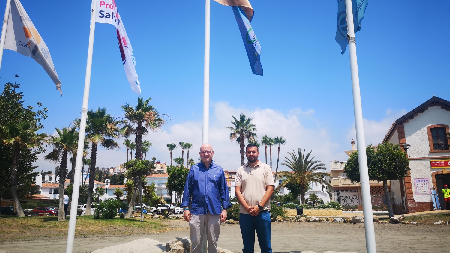 El litoral de Vélez-Málaga ya luce en su totalidad el distintivo medioambiental de 'Ecoplayas'