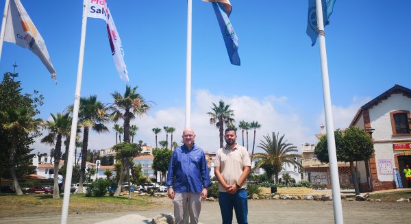 El litoral de Vélez-Málaga ya luce en su totalidad el distintivo medioambiental de 'Ecoplayas'