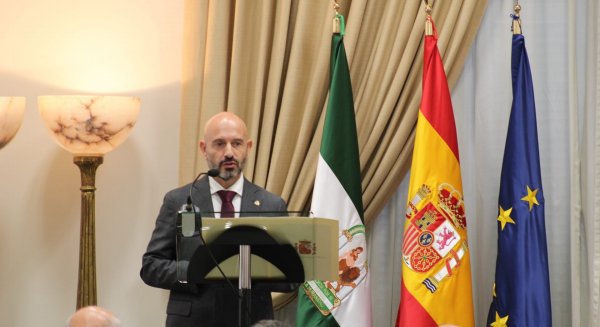 Javier Salas defiende el espíritu de la Constitución en la práctica de un sistema tributario justo y progresivo