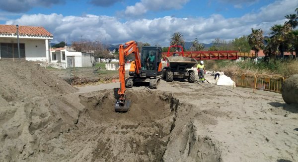 El Ayuntamiento de Estepona realiza varias obras de mejora en el  alcantarillado y el saneamiento en el extrarradio y núcleo urbano