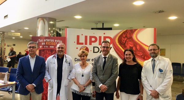El Hospital Virgen de la Victoria se suma a la campaña de prevención contra el colesterol con actividades destinadas a la concienciación