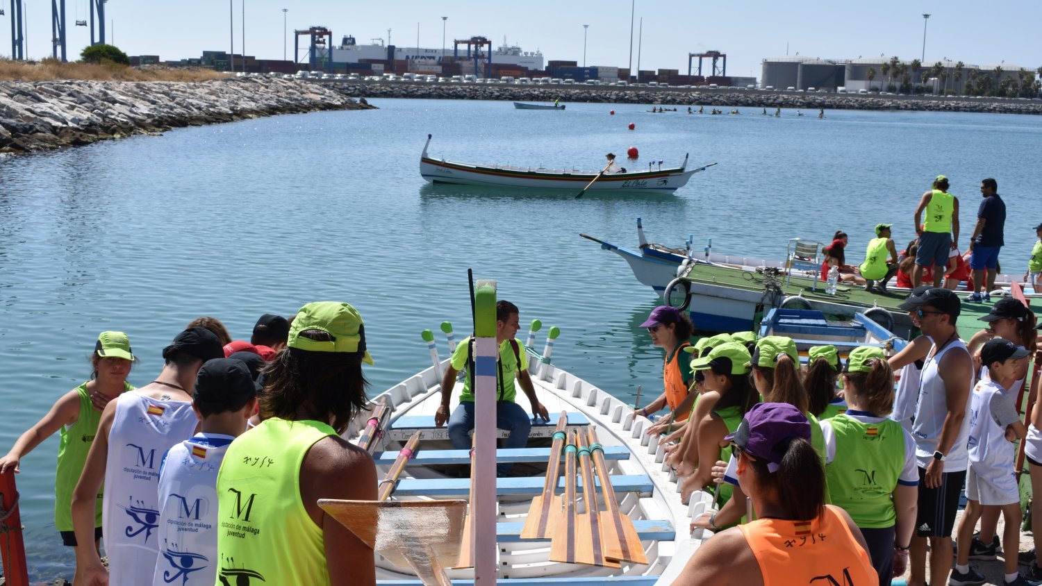 Más de 300 menores participan en la práctica final de los talleres de remo de la Diputación de Málaga