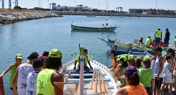 Más de 300 menores participan en la práctica final de los talleres de remo de la Diputación de Málaga