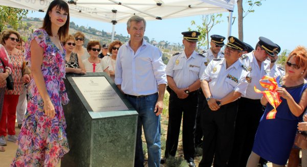 El Ayuntamiento de Estepona le pone el nombre de Irene Villa a una calle de acceso al hospital de la localidad