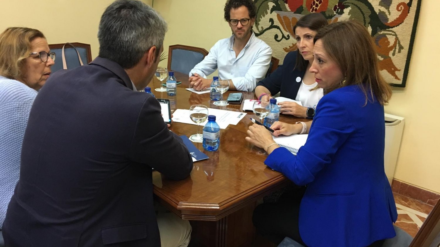 La delegada y el alcalde de Benalmádena se reúnen para abordar las necesidades educativas del municipio