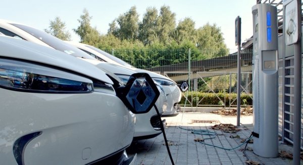 El Ayuntamiento instala 16 puntos de recarga para vehículos eléctricos en toda la red de aparcamientos municipales