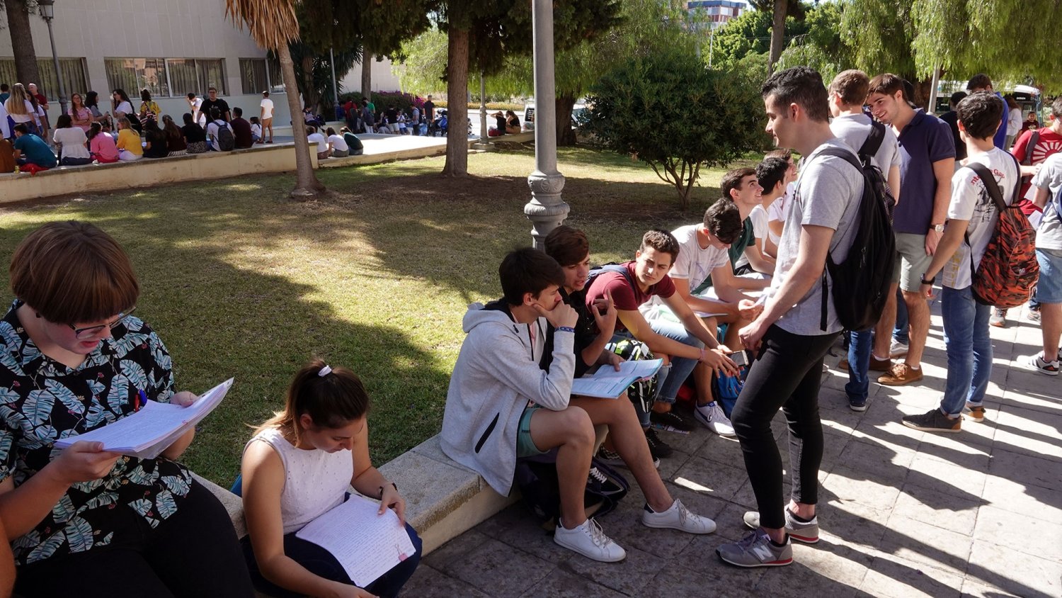 Los Girasoles Ciegos o un texto periodístico de Pepa Bueno han sido las dos opciones que tenían los aspirantes a universitarios en su primera prueba