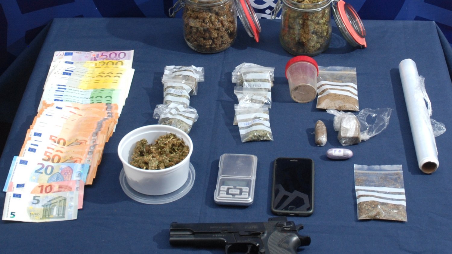 La Policía Nacional detiene a un veinteañero en Mijas dedicado al cultivo de marihuana para posterior venta al menudeo