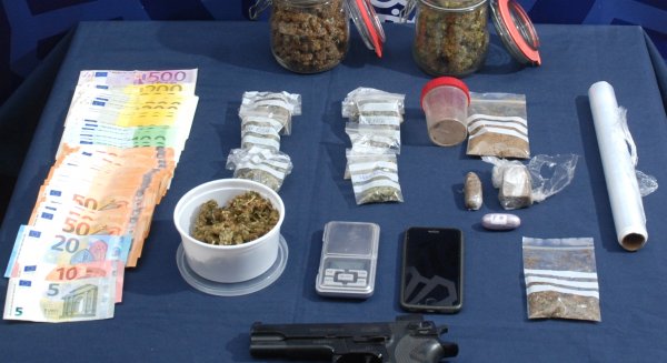 La Policía Nacional detiene a un veinteañero en Mijas dedicado al cultivo de marihuana para posterior venta al menudeo