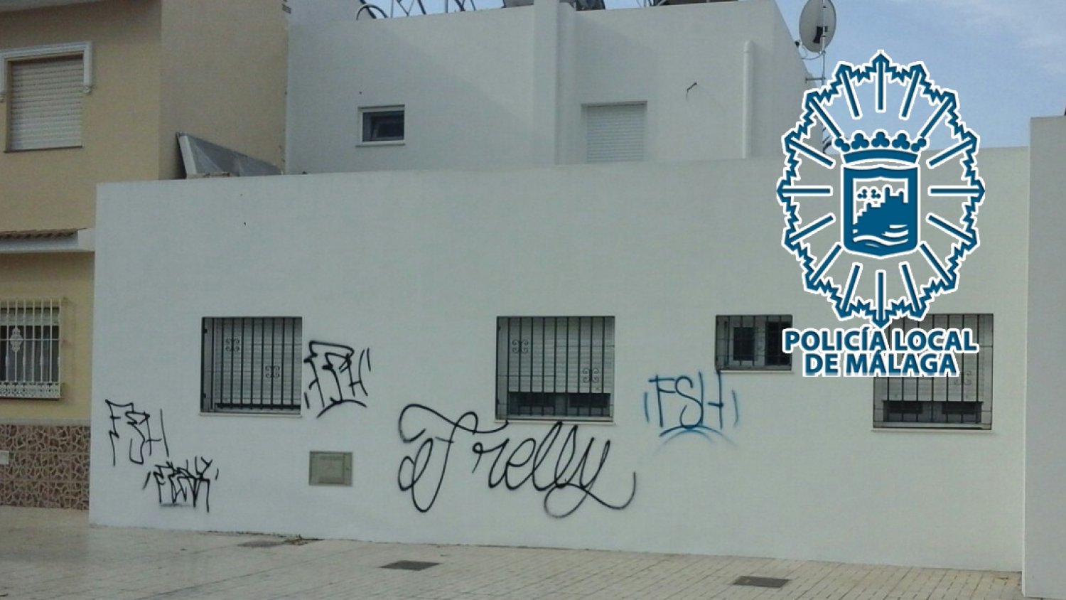 La Policía Local de Málaga detiene a un individuo que realizaba pintabas vandálicas en vehículos y fachadas en El Palo
