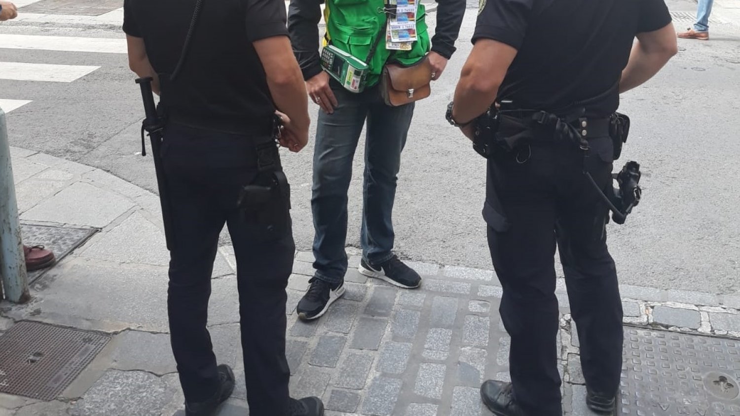 La Policía Nacional previene a nuevos vendedores de la ONCE sobre aquellos delitos de los que pueden ser víctimas en su puesto de trabajo