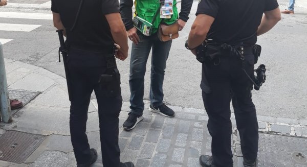 La Policía Nacional previene a nuevos vendedores de la ONCE sobre aquellos delitos de los que pueden ser víctimas en su puesto de trabajo