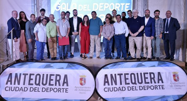 José Antonio Cuenca recibe el premio a mejor deportista del año en la 'Gala del Deporte 2019' de Antequera