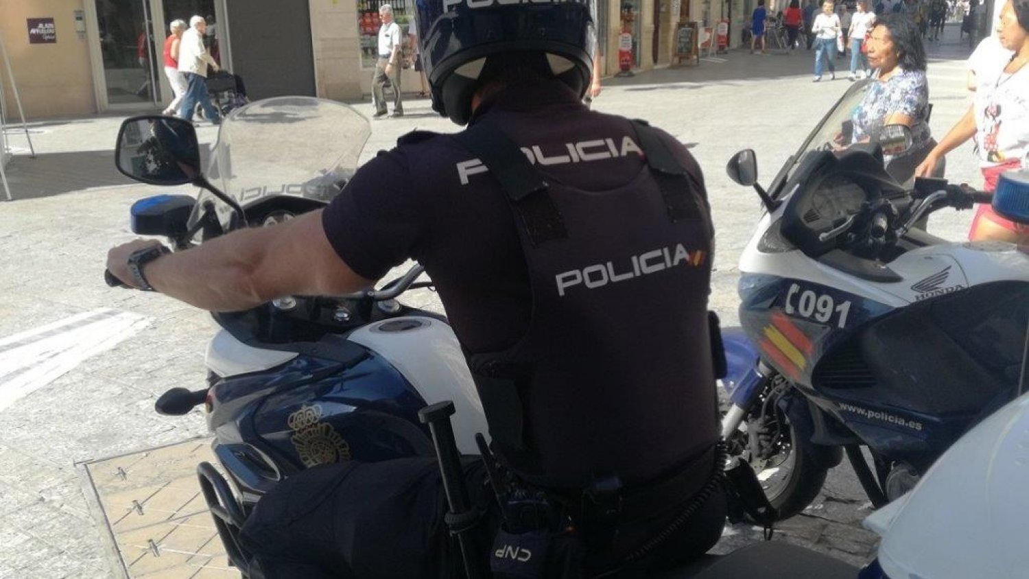La Policía Nacional detiene a una mujer responsable de una estafa a través del timo de la lotería